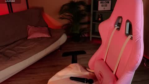 Naomi online show from September 17, 8:45 pm