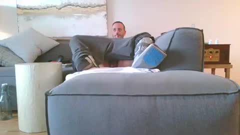 nassobout online show from April 10, 1:05 pm