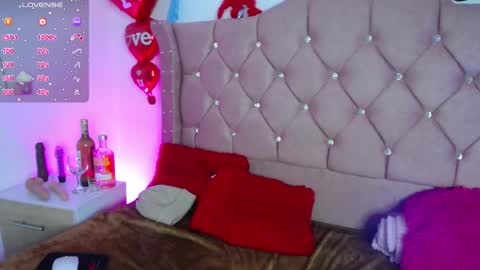 nat_evans8 online show from May 22, 3:46 am