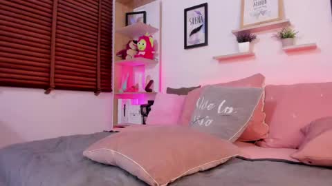 nata_villalobos online show from April 18, 2:02 am