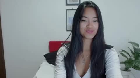 Nataly Escobar online show from January 8, 5:30 pm