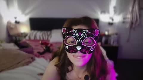 Natasha Saade online show from February 5, 6:33 pm