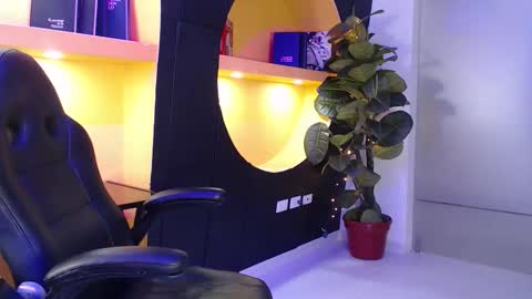 nathalia online show from October 8, 12:00 pm