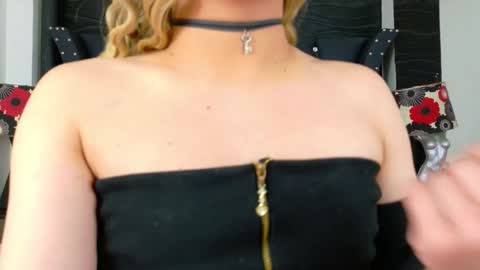 Snapshot of nathaliaz_ chatting on September 19, 12:31 pm nathaliaz online show from September 19, 12:31 pm