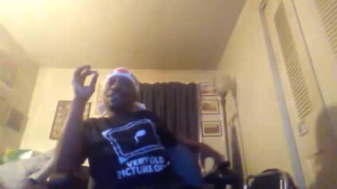 nathanbutler0 online show from March 22, 12:47 am