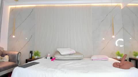 nathassa online show from March 6, 1:54 pm