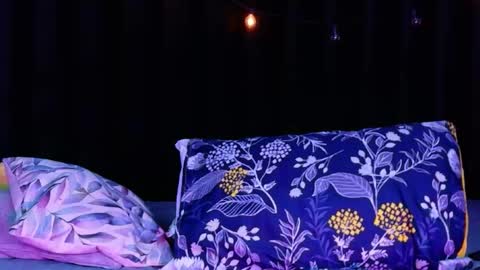 Gwen  online show from December 5, 7:33 pm