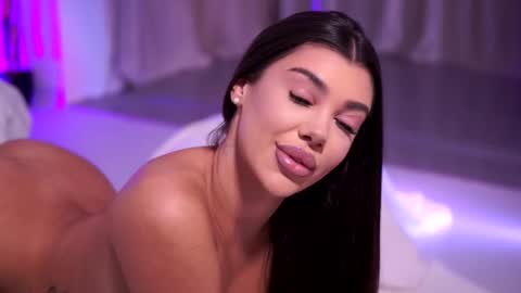 Naty online show from March 11, 8:45 pm