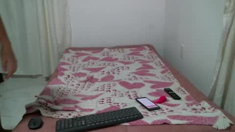Snapshot of natyscoth chatting on January 19, 3:29 am      online show from January 19, 3:29 am