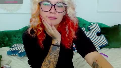 Snapshot of naughty_kittyy1 chatting on October 11, 9:18 pm Maria  online show from October 11, 9:18 pm