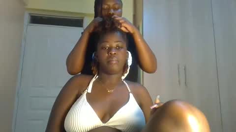 Snapshot of naughty_sluttygal chatting on October 19, 11:20 pm Lydiah online show from October 19, 11:20 pm