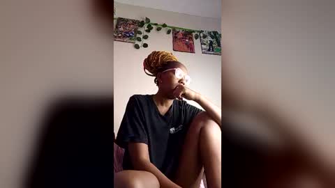 naughtydivvah online show from July 20, 8:39 am