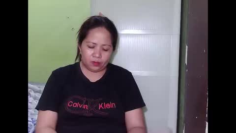 Snapshot of naughtymom26 chatting on October 15, 2:04 am naughtymom26 online show from October 15, 2:04 am