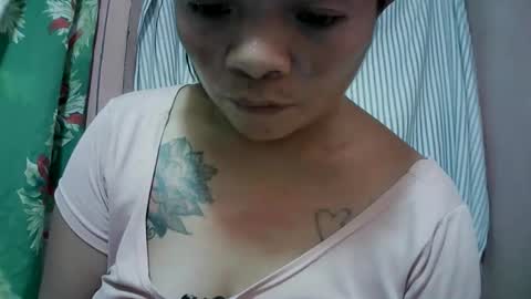 naughtymom_33 online show from May 7, 8:21 am