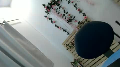 naughtywildvenice online show from March 28, 8:27 am