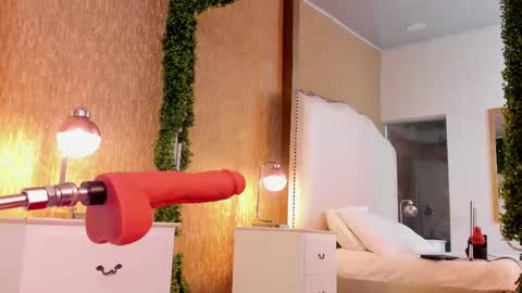 Mia  online show from October 16, 4:28 pm