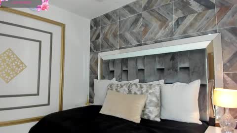    online show from March 7, 11:32 am