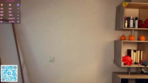 Vicky and Beatrice online show from April 22, 7:21 pm