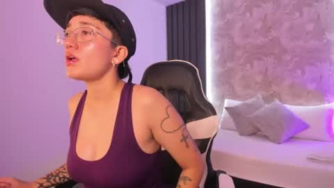 N E L L Y online show from July 25, 2:04 pm