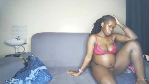 nellyeluxe online show from March 7, 8:25 am