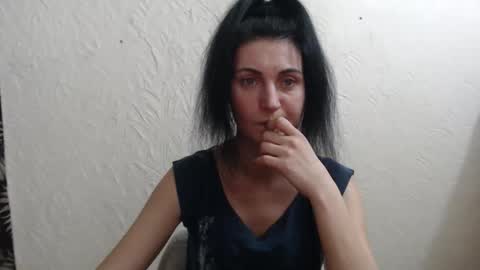 Nensy online show from February 9, 3:04 pm