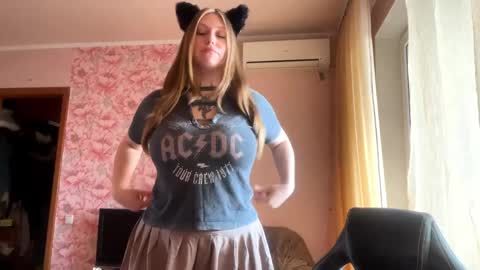 neomimaddern online show from April 10, 7:46 am