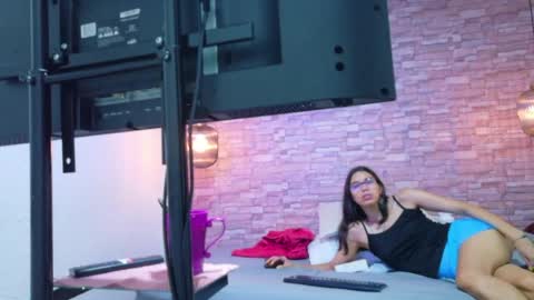 nextdoor_fantasy online show from April 23, 3:36 am