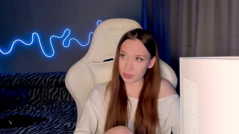 Mina online show from February 7, 1:36 pm