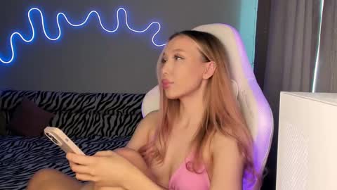 Mina online show from February 28, 10:09 am