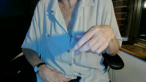 Snapshot of nfgwholoves2cum chatting on October 18, 2:05 am NFG Nice Friendly Guy Dick online show from October 18, 2:05 am