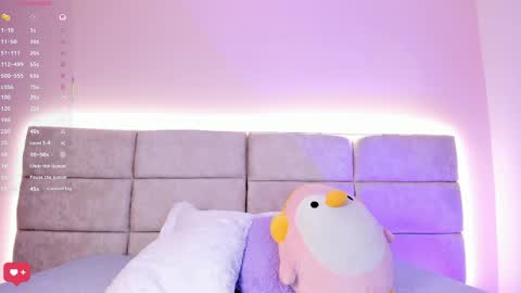 Nia online show from April 13, 7:07 pm