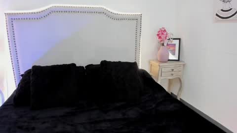 Nia Malkova online show from April 13, 9:13 am