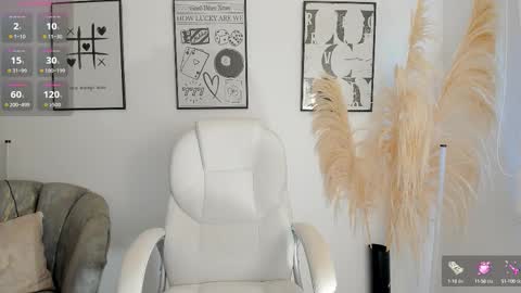 Nia online show from October 14, 1:03 pm