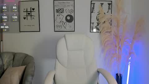 Nia online show from September 18, 1:04 pm