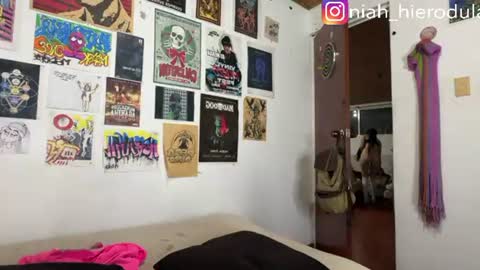 niah online show from July 26, 2:31 am