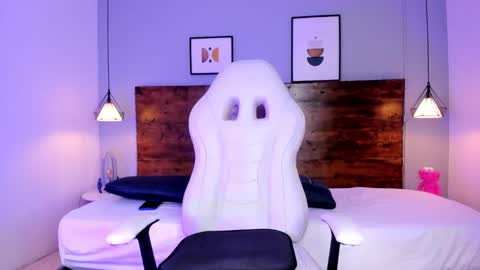 Snapshot of niall_falcon chatting on February 10, 1:44 pm Niall  online show from February 10, 1:44 pm