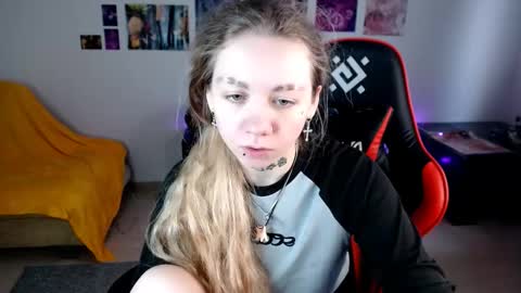 nica_kawaii online show from March 31, 8:04 am