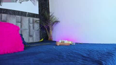 Snapshot of nicelle_carson chatting on February 17, 3:11 pm Nicolle online show from February 17, 3:11 pm