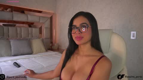 Snapshot of nichole__evans chatting on December 6, 7:17 pm nichole__evans online show from December 6, 7:17 pm