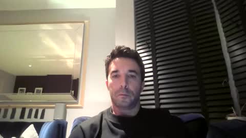 Snapshot of niciboi chatting on October 25, 10:43 pm James online show from October 25, 10:43 pm