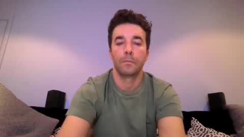 Snapshot of niciboi chatting on December 30, 1:04 am James online show from December 30, 1:04 am