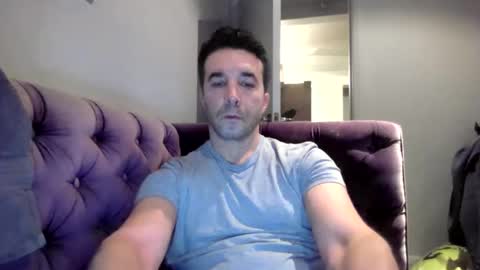 Snapshot of niciboi chatting on February 27, 11:04 pm James online show from February 27, 11:04 pm