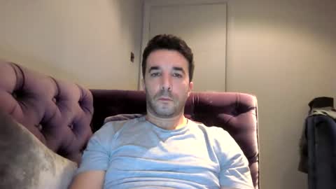 Snapshot of niciboi chatting on December 6, 11:52 pm James online show from December 6, 11:52 pm