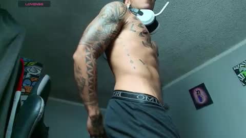 Nickhot0609 online show from October 18, 4:38 am