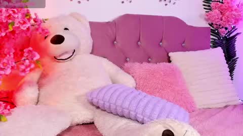 nickie_reed_ online show from April 22, 10:17 pm