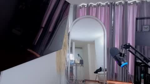 Nicky online show from April 2, 8:27 pm