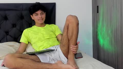 Nicolas y Alex online show from January 22, 8:59 pm