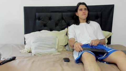 Nicolas y Alex online show from December 13, 10:02 pm