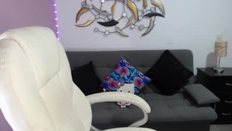 Snapshot of nicol_storm chatting on December 16, 11:18 pm nicole Storm online show from December 16, 11:18 pm