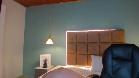 nicolasferrer18 online show from November 4, 9:38 pm